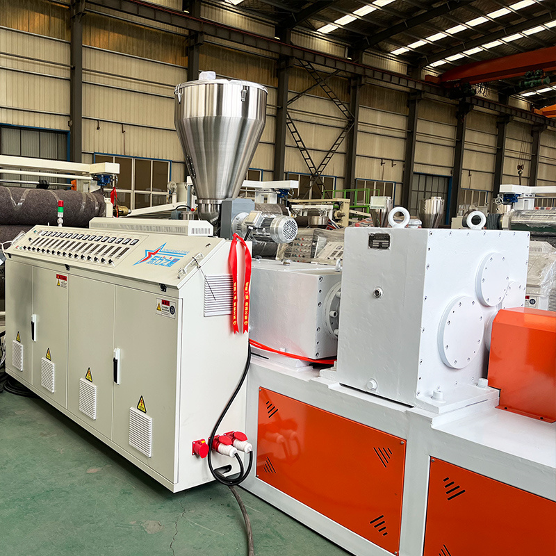 ​Konischer Doppelschneckenextruder